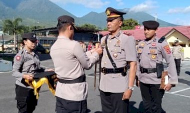 Kapolres-Manggarai-pimpin-Upacara-Pelantikan-Kabag-Logistik