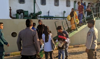 KP3-Laut-:-Pengamanan-Kapal-Penumpang-di-Pelabuhan-Laut-Reo-Memastikan-Kelancaran-Transportasi