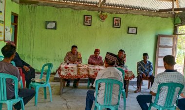 Bhabinkamtibmas-Mediasi-Penyelesaian-Masalah-Tanah-di-Desa-Bajak,-Manggarai