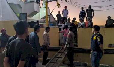 KP3-Laut-lakukan-Pengamanan-Kapal-Penumpang-KM.-MALOLI-di-Pelabuhan-Laut-Reo