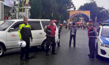 Polres-Manggarai-Kerahkan-Personil-Pengamanan-Prosesi-Sakramen-Maha-Kudus