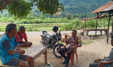 Aipda-Syamsul-Rizal,-Bhabinkamtibmas-Kelurahan-Baru,-Kecamatan-Reok-laksanakan-Patroli-dan-Sambang-Warga-Binaan.