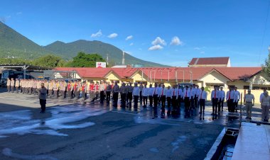 Apel-Mingguan-Polres-Manggarai:-Kapolres-Manggarai-AKBP-Edwin-Saleh-Berikan-Arahan-Penting