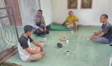 BRIGPOL-Agustinus-Yatarten-Melaksanakan-Sambang-dan-Patroli-Dialogis-di-Dusun-Cibal,-Desa-Compang-Cibal