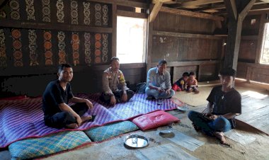 Bhabinkamtibmas-Kec.-Cibal-Barat-Lakukan-Sambang-Warga-Binaan-di-Kampung-Roho,-Desa-Bere