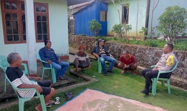 Bhabinkamtibmas-Kec.-Ruteng,-Bripka-Fransiskus-X.-N.-Janggur,-Laksanakan-Patroli-dan-Sambang-Warga-di-Dusun-Ngkor