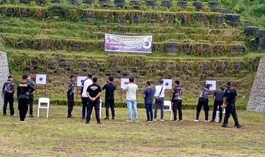 Polres-Manggarai-Gelar-Latihan-Menembak-untuk-Asah-Keterampilan-Personil