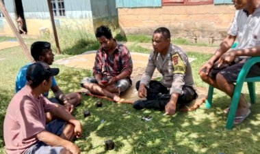 Bhabinkamtibmas-Kecamatan-Wae-Ri-Himbau-Masyarakat-Jaga-Keamanan-dalam-Tahapan-Pilkada-Serentak