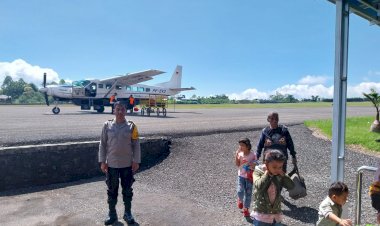 Pengamanan-Pesawat-Penumpang-di-Bandara-Frans-Sales-Lega-Ruteng-oleh-KP3-Udara