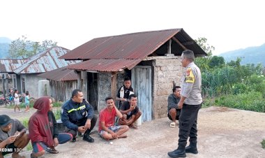 Cegah-TPPO-dan-Gangguan-Kamtibmas,-Bhabinkamtibmas-Kec.-Lelak-Lakukan-Patroli-Dialogis-dan-Sambang-Warga-Binaan