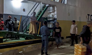 KP3-Laut-Pelabuhan-Reo-Laksanakan-Pengamanan-Kapal-Penumpang-Di-Pelabuhan-Reo