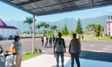 Pengamanan-Pesawat-Penumpang-oleh-KP3-Udara-Frans-Sales-Lega-Ruteng-Berjalan-Lancar