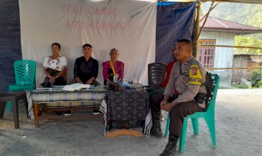 Bhabinkamtibmas-Kecamatan-Rahong-Utara,-Aipda-Kornelius-Jemarus,-Mengamankan-Pesta-Sekolah-di-Kampung-Purang