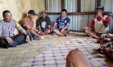 Bripka-Adrianus-G.-Suman-Laksanakan-Sambang-dan-Patroli-di-Dusun-Waka,-Desa-Ndehes,-Kec.-Wae-Ri'i