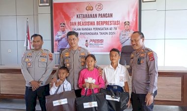 Sambut-Hari-Bhayangkara-Ke-78-Tahun-2024,-Polres-Manggarai-Salurkan-Beasiswa-bagi-Siswa-Berprestasi