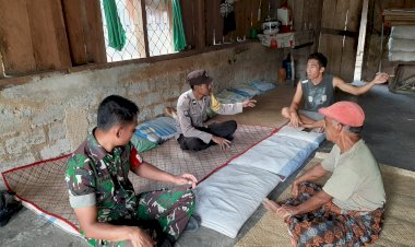 Patroli-dan-Sambang-Bhabinkamtibmas-Aipda-Ridwan-Nelson-Lubalu-Bersama-Babinsa-Sertu-Usman-di-Kampung-Pau-Desa-Bangka-Ajang