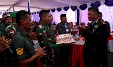 Polres-Manggarai-Terima-Kejutan-dari-Kodim-1612-Manggarai-pada-Hari-Bhayangkara-ke-78