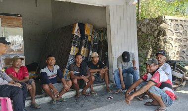 Bhabinkamtibmas-Kecamatan-Langke-Rembong-Laksanakan-Patroli-Dialogis,-Sampaikan-Himbauan-Kamtibmas