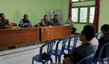 Bripka-Adrianus-G.-Suman,-Bhabinkamtibmas-Kecamatan-Wae-Ri'i-Mediasi-Masalah-pengerusakan-kendaraan-bermotor-di-Desa-Compang-Ndehes
