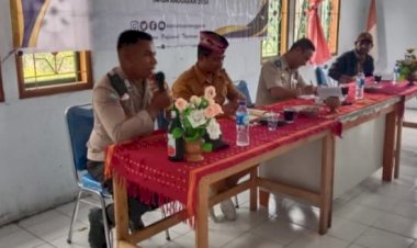 Bhabinkamtibmas-Bripka-Arsel-Liunima-Hadiri-Sosialisasi-PTSL-di-Desa-Terong,-Satarmese-Barat