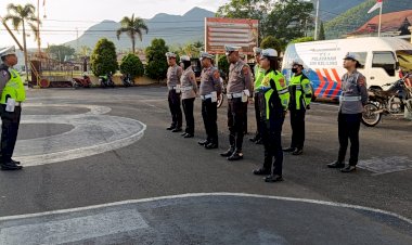 Sat.-Lantas-Polres-Manggarai-Gelar-Pengamanan-dan-Pengaturan-Lalu-Lintas-Pagi