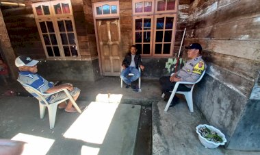 Patroli-dan-Sambang-Warga-Binaan-oleh-Aipda-Flavianus-Jedaut,-Bhabinkamtibmas-Kecamatan-Langke-Rembong