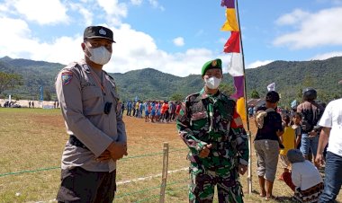 Pengamanan-Pembukaan-Turnamen-Lelak-Cup-2024-oleh-BRIGPOL-Charles-Darwin-Yansen-di-Desa-Ketang,-Kecamatan-Lelak