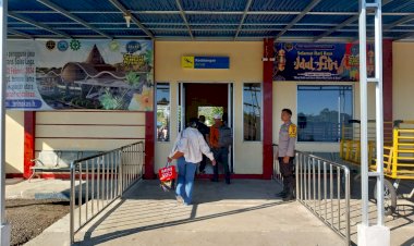 Pengamanan-Penerbangan-di-Bandar-Udara-Frans-Sales-Lega-oleh-Pospol-KP3-Udara