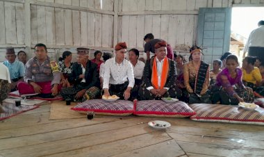 Bhabinkamtibmas-Kec.-Rahong-Utara-Melaksanakan-Pengamanan-Acara-Adat-Pentang-Pitak-di-Kampung-Wontong