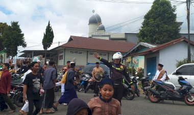 Pengamanan-dan-Pengaturan-Lalu-Lintas-oleh-Sat-Lantas-Polres-Manggarai-Saat-Ibadah-Sholat-Jumat