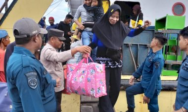 KP3-Laut-Pelabuhan-Reo-Mengamankan-Kedatangan-dan-Keberangkatan-Kapal-Penumpang-di-Pelabuhan-Reo