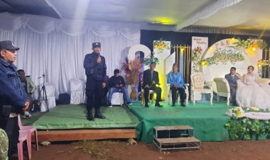 Kapospol-dan-Bhabinkamtibmas-Kecamatan-Lelak-Laksanakan-Pengamanan-Acara-Syukuran-dan-Resepsi-Pernikahan