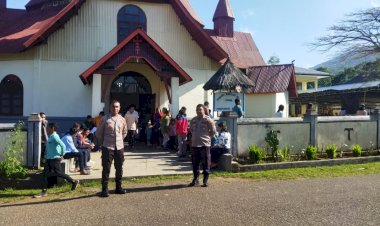 Pengamanan-Perayaan-Misa-di-Gereja-Kristus-Raja-Pagal-oleh-Polsek-Cibal