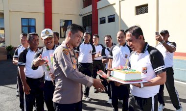 Jalin-Soliditas-:-Polres-Manggarai-Rayakan-Ulang-Tahun-Personel-periode-Juli-2024
