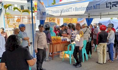 Bhabinkamtibmas-lakukan-Pengamanan-Kegiatan-Gerakan-Pangan-Murah-di-Langke-Rembong