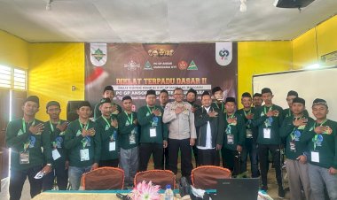 Kasat-Binmas-Polres-Manggarai-Berikan-Materi-Kepemimpinan-di-DTD-KE-II-PC-GP-Ansor.
