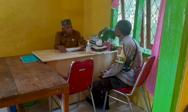 Bhabinkamtibmas-di-Kecamatan-Reok-Barat,-Sosialisasi-Pencegahan-TPPO,-HPR-dan-Himbauan-Pilkada-Damai.
