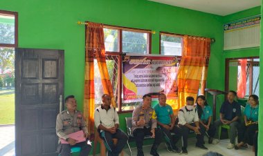 Kapolsek-Reo-Pimpin-Program-Jumat-Curhat-di-SMK-MUTIARA-BANGSA-REO