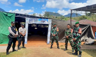 Kapospol-dan-Bhabinkamtibmas-Kecamatan-Lelak-lakukan-Pengamanan-Misa-Syukur-Tahbisan-Imam-Baru.