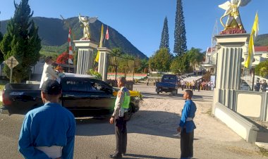 Polres-Manggarai-Terjunkan-Personil-untuk-Pengamanan-Tahbisan-Imam-Baru-di-Katedral-Ruteng