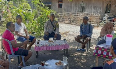 Bhabinkamtibmas-di-Kecamatan-Reok-Barat:-Sosialisasi-Pencegahan-TPPO,-HPR,-dan-Pilkada-Damai