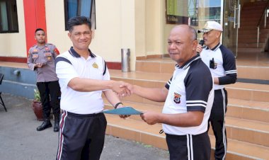 Kapolres-Manggarai-Serahkan-Santunan-ASABRI-kepada-Personil-Polres-Manggarai