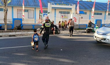 Sat.-Lantas-Polres-Manggarai-Gelar-Pamturlalin-Pagi-untuk-Menjaga-Ketertiban-Lalu-Lintas-di-Ruteng