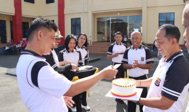 Polres-Manggarai-Gelar-Perayaan-Ulang-Tahun-Personel-Polres-Manggarai-yang-lahir-pada-Bulan-Agustus-2024.