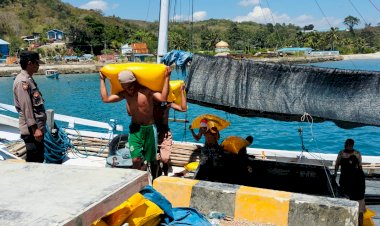 KP3-Laut-Pelabuhan-Reo-Laksanakan-Pengamanan-Aktivitas-Bongkar-Muat-di-Pelabuhan-Laut-Kelas-II-Reo