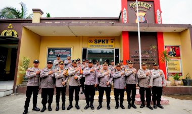Temui-Personel-yang-Jadi-Penggali-Kubur,-Kapolri-:-Terus-Menjadi-Polisi-Baik-untuk-Masyarakat