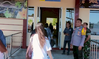 KP3-Udara-Frans-Sales-Lega-Ruteng-Melakukan-Pengamanan-Pesawat-di-Bandar-Udara-Frans-Sales-Lega