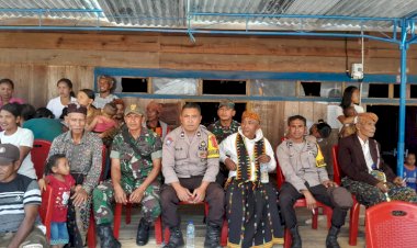 Pengamanan-Acara-Adat-Penti-Weki-Peso-Beo-oleh-Bhabinkamtibmas-dan-Babinsa-di-Kampung-Muwur,-Desa-Wae-Mantang