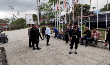 Jamin-Situasi-Kamtibmas-Kondusif-Jelang-Pilkada,-Polres-Manggarai-dan-Brimob-Gelar-Patroli-Gabungan