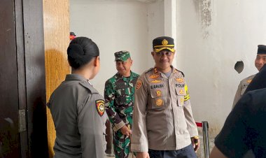 Kapolres-Manggarai-Pimpin-Langsung-Pengamanan-Rapat-Pleno-Terbuka-Penetapan-Nomor-Urut-Pasangan-Calon-Bupati-dan-Wakil-Bupati-Manggarai